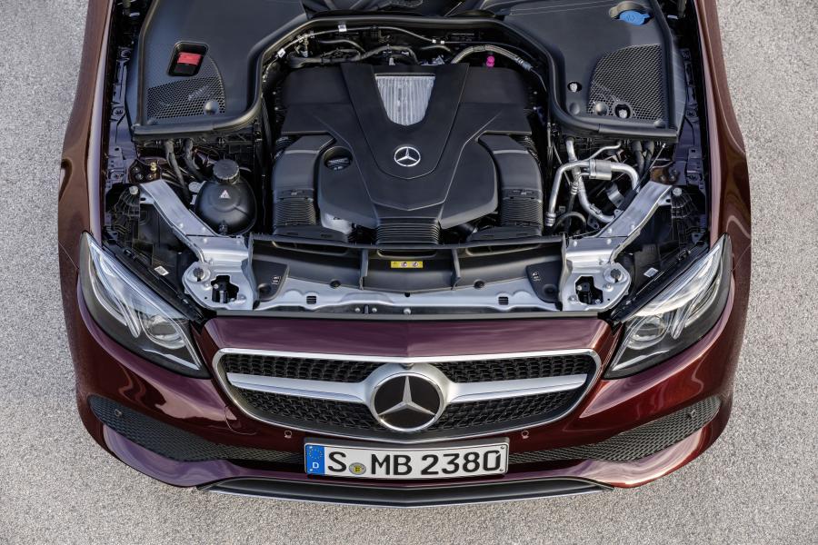 Моторный отсек Mercedes-Benz E400 Cabriolet 25th Anniversary 2017 года  (WW) (фото 27 из 44)